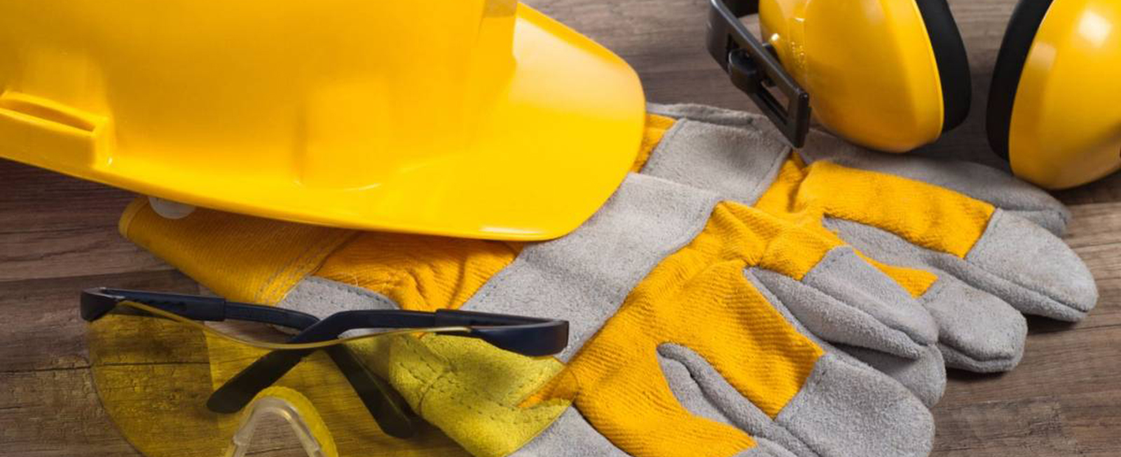 Quadra Servizi, Magione, Perugia, Progettazione, Realizzazione, Ristrutturazione, Manutenzione, Gestione cantieri, Assistenza tecnica, Sicurezza, Piscine, Strutture in legno, Strutture in acciaio, Edifici in cemento armato, Strade e parcheggi, Impianti tecnologici, Gestione delle aree verdi, Recinzioni, Risanamento umidità, Consolidamenti strutturali